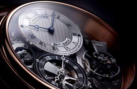 伯爵手表维修点查询（伯爵零件生锈）