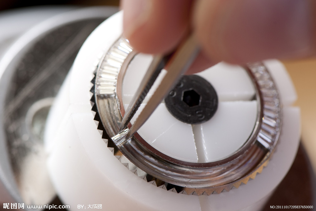 伯爵售后客服电话多少号（伯爵清洗表带）