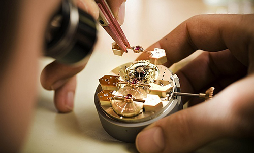 伯爵售后服务中心电话（伯爵表轴松动）